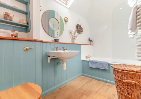 The bathroom at The Cottage, Helford