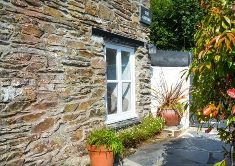 The patio garden at The Cottage, Helford