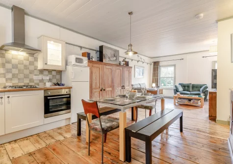 The kitchen & dining area at The Counting House, Fowey