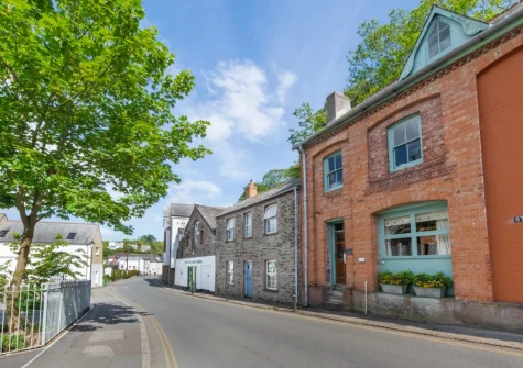The Counting House is a country-style property with period features, set in the ancient fishing port of Fowey