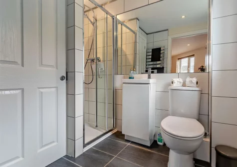 The shower room at The Cove, Porthtowan