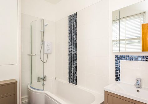 The bathroom at The Crab Shell, Appledore