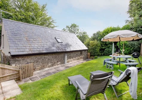 The garden, barbecue & alfresco dining area at The Dairy Barn, Sutcombe
