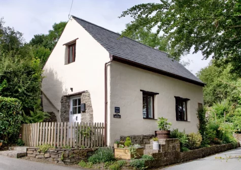 The Dairy Barn offers a tranquil countryside escape, perfect with easy access to the South West's coast & countryside