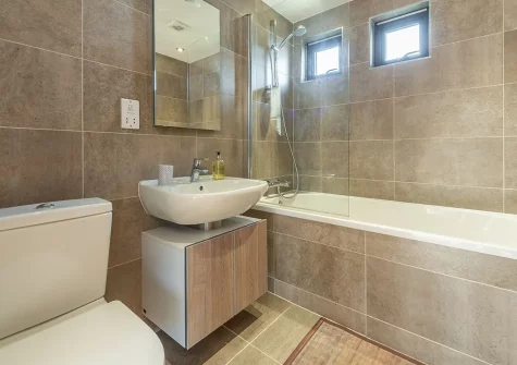 The bathroom at The Deck House, Morcliff, Goonvrea