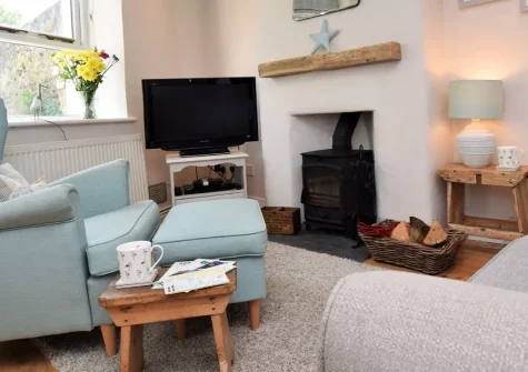 The Deckhouse, Appledore is a cosy two-bedroom cottage nestled in this enchanting historic fishing village. Enjoy authentic exposed beams, crackling wood burner, private decked area & delightful maritime charm just steps from the quayside.