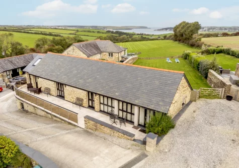 The Dreyhouse is a stunning light-filled barn conversion near the North Cornwall coast