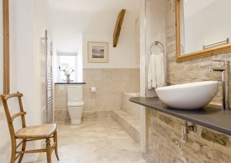 The bathroom at The Farmhouse at Higher Westwater Farm, Westwater