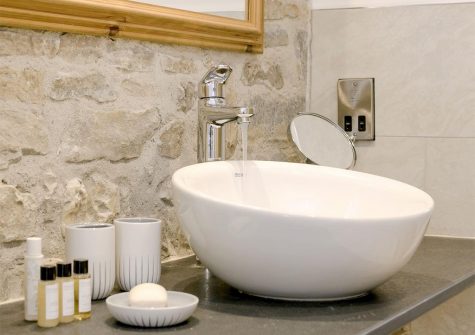 The bathroom at The Farmhouse at Higher Westwater Farm, Westwater