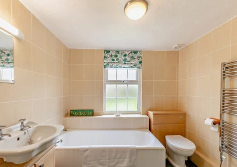 The bathroom at The Farmhouse, Spirewell Farm, Wembury