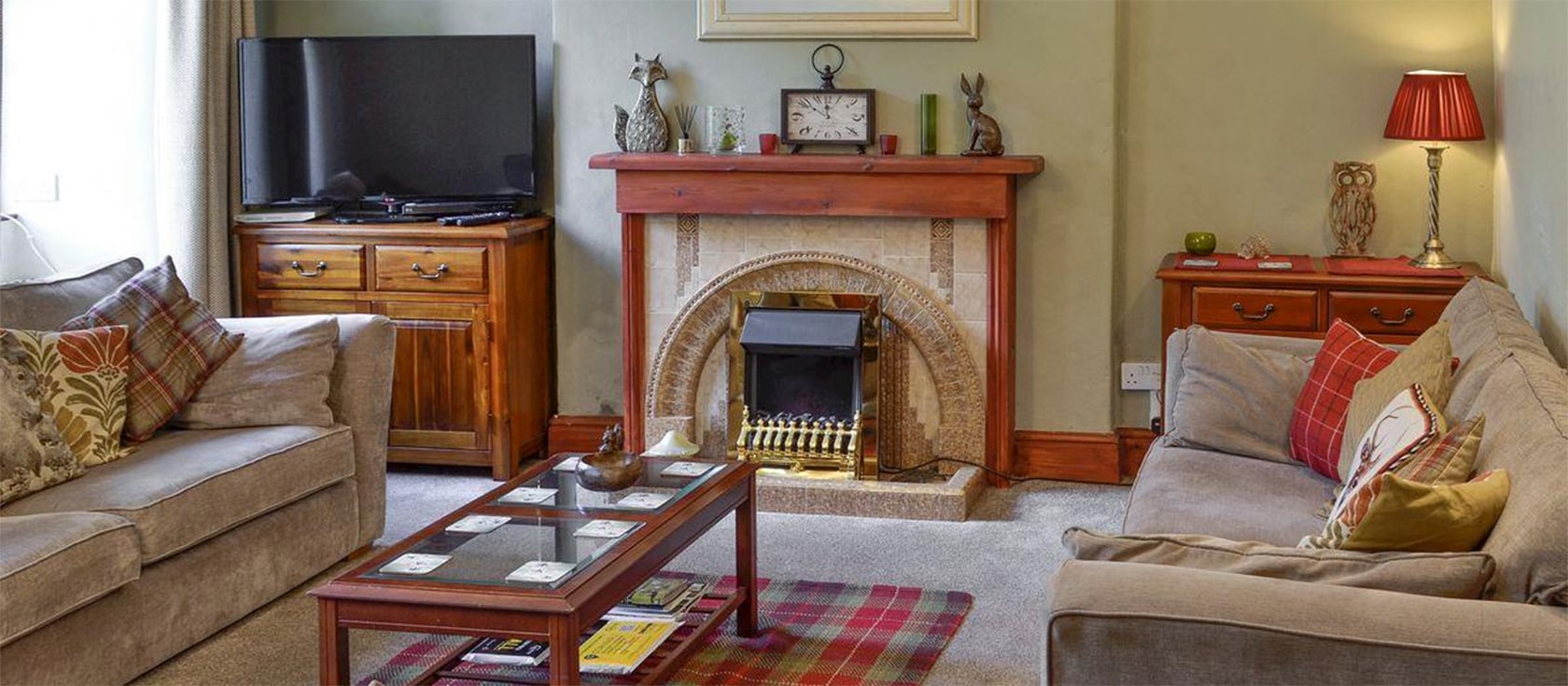 The Farmhouse, St Kew Highway is a peaceful four bedroom, two bathroom farmhouse six miles from Port Isaac & North Cornwall beaches with rural views. It has a comfortable sitting room, dining kitchen with dishwasher & large garden with swings & picnic table.