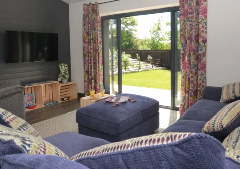 The Flower Box, Gulval is a beautifully converted 3-bedroom barn, nestled in a Cornish village, near scenic attractions. Experience the charm of this stylish retreat, ideal for family gatherings, with easy access to Cornwall's finest destinations.