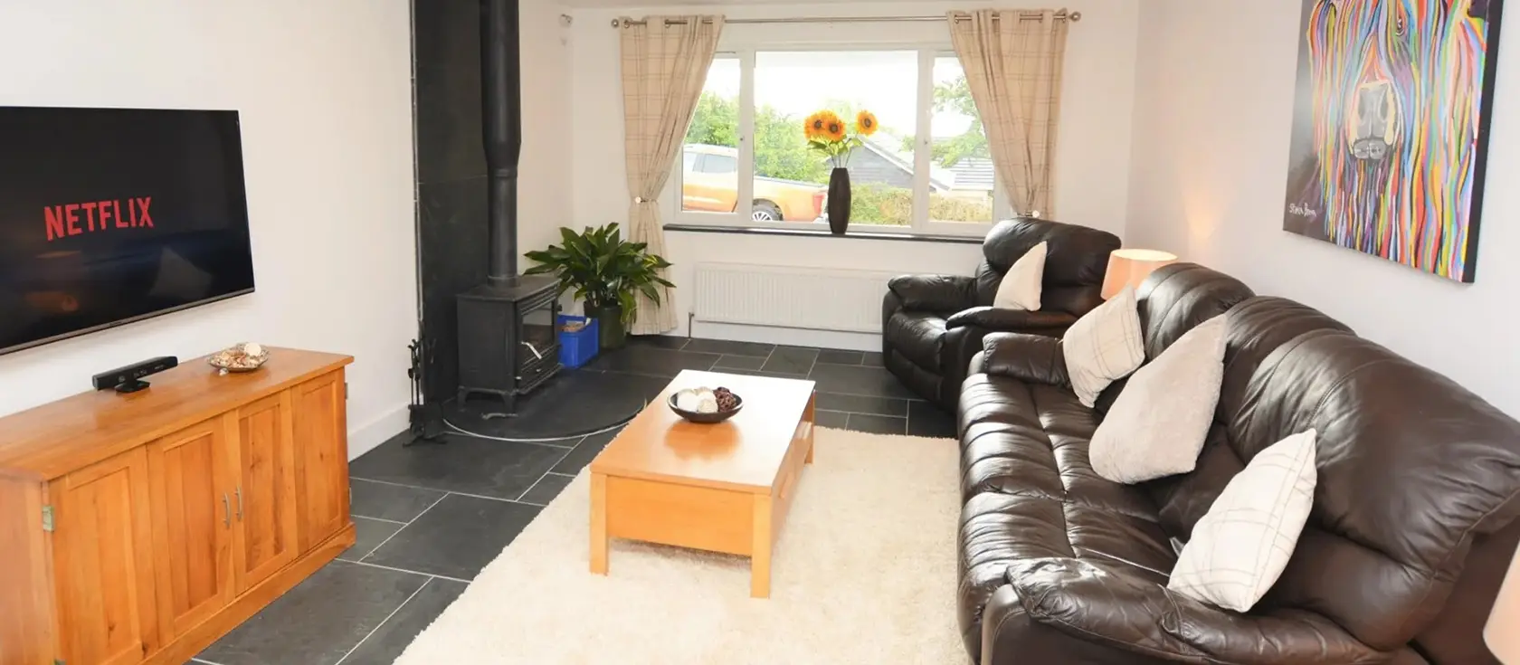The Fox's Den, Darite is a boutique three-bedroom countryside retreat featuring a luxurious private hot tub and delightful views, which feature alpacas. Explore Cornwall's stunning coast and captivating attractions from this peaceful village base.