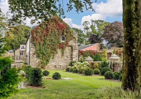 The barbecue, outdoor sitting area & lawn to the side of The Gate House, Stafford Barton, Dolton