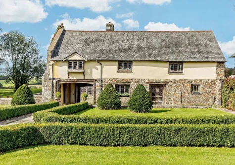 The Gate House is a beautifully presented, period property forming part of an historic manor which has been meticulously refurbished