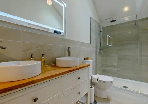 Bedroom #5 en-suite bathroom at The Gatherings, Liskeard