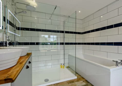 Bedroom #6 en-suite bathroom at The Gatherings, Liskeard