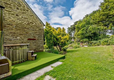 The wood fired 10-person hot tub at The Gatherings, Liskeard