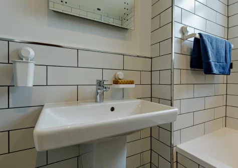 The bathroom at The Gimbals, Galmpton