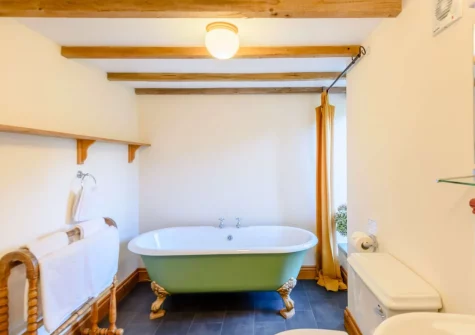 The bathroom at The Grain Store, Crackington Haven