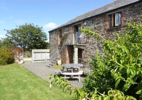 The barbecue, alfresco dining area & enclosed front garden at The Grain Store, Crackington Haven