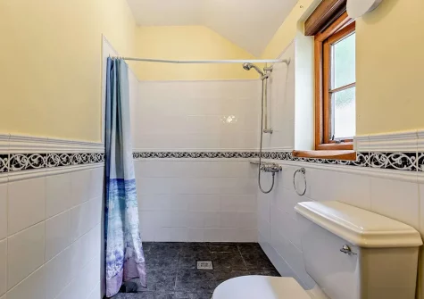 The wet room at The Granary, Bittadon
