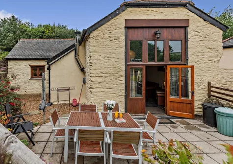 The patio & alfresco dining area at The Granary, Bittadon