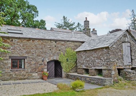Outside The Granary, Egloskerry