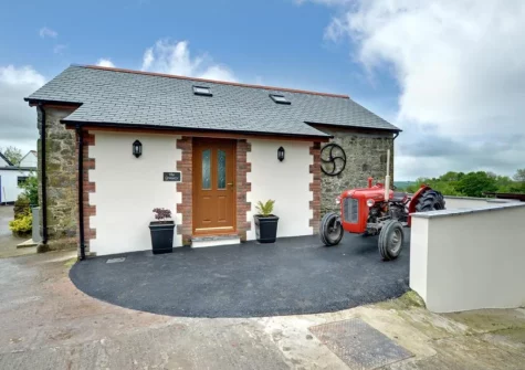 The Granary is a peaceful retreat located in a rural, quiet spot on a working farm