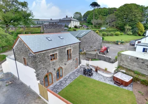 The Granary is a stunning stone cottage with walled garden and bubbling hot tub