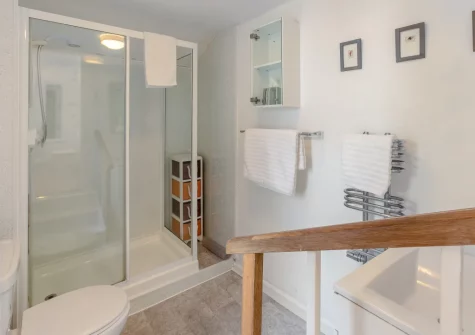 The shower room at The Gulls, Looe