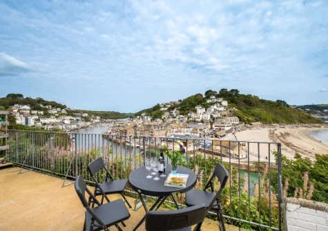 The paved terrace & outdoor sitting area at The Gulls, Looe