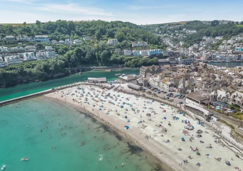 The Gulls enjoys utstanding panoramic views across the town, river & sandy beach