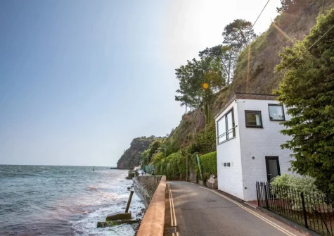 The Gun House is a former guard tower, once providing soldiers shelter to guard the Shaldon coastal defences
