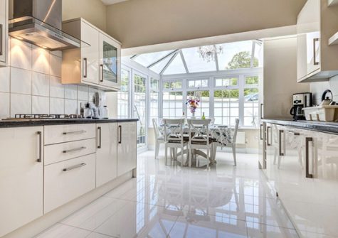 The kitchen and dining area @ The Hamptons, Torquay