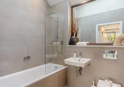 The bathroom at The Harbour Loft, Padstow