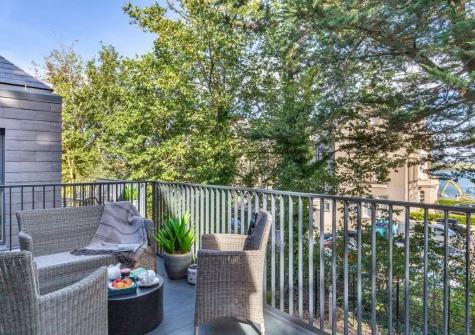 The balcony & outdoor sitting area at The Harbour Loft, Padstow