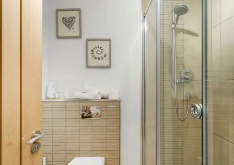 The shower room at The Hawthorns at Roserrow, Polzeath