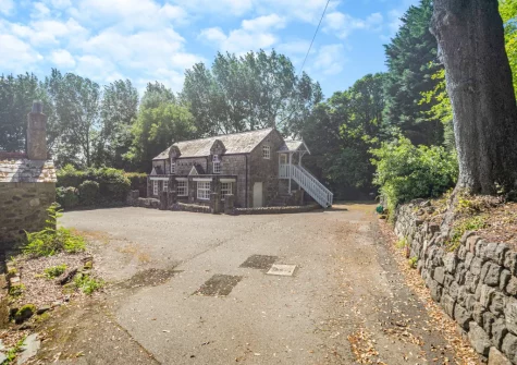 The Hayloft at Hembal Manor , located in a tranquil location, has an abundance of character & an array of modern comforts throughout