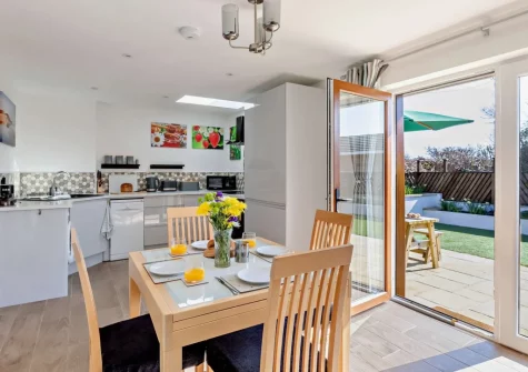 The dining area at The Hive Retreat, Tytherleigh
