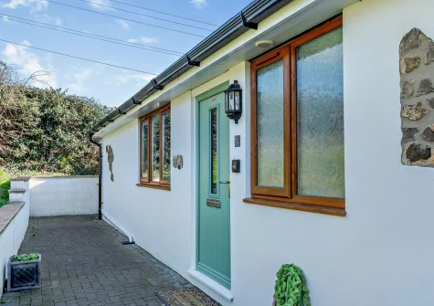 The Hive Retreat is a contemporary styled, all ground floor cottage