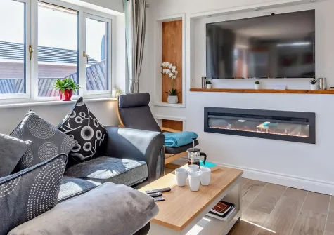 The Hive Retreat, Tytherleigh is a contemporary single-storey cottage with stunning countryside views, private garden, and dog walking field. Perfectly positioned at the crossroads of Devon, Somerset, and Dorset for exploring attractions.