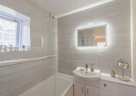 The bathroom at The Horseshoe, Woolacombe