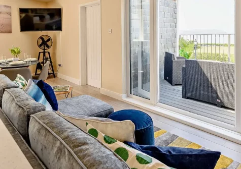 The Horseshoe, Woolacombe is a stunning coastal apartment with panoramic sea views from every room. Enjoy contemporary amenities, a private decked balcony, and prime beachfront location just steps from Woolacombe's magnificent sandy beach.