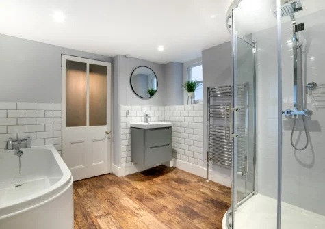 The bathroom at The Lodge at Kylgenna, Fowey