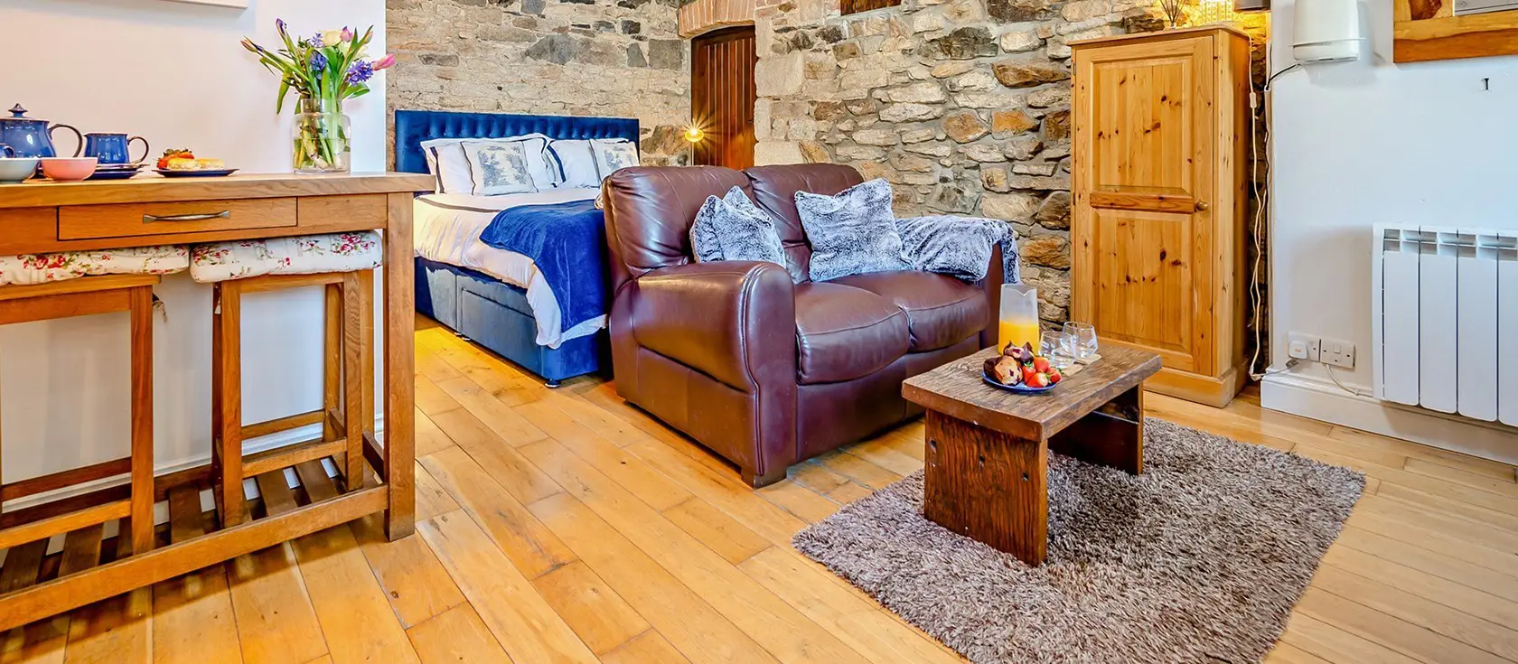 The Loggin, Trebudannon is a studio-style barn conversion blending period features with modern luxury. With a private hot tub, summerhouse, and cosy wood burner, it offers tranquil seclusion & easy access to Cornwall's finest beaches & attractions.