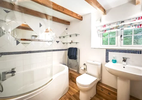 The bathroom at The Long Barn, St Ervan
