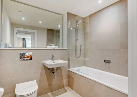 The bathroom at The Longstore, Padstow