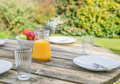 The alfresco dining & enclosed garden at The Lookout, Treen
