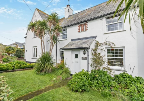 The Lookout is a beautifully furnished Cornish cottage with an array of modern comforts throughout